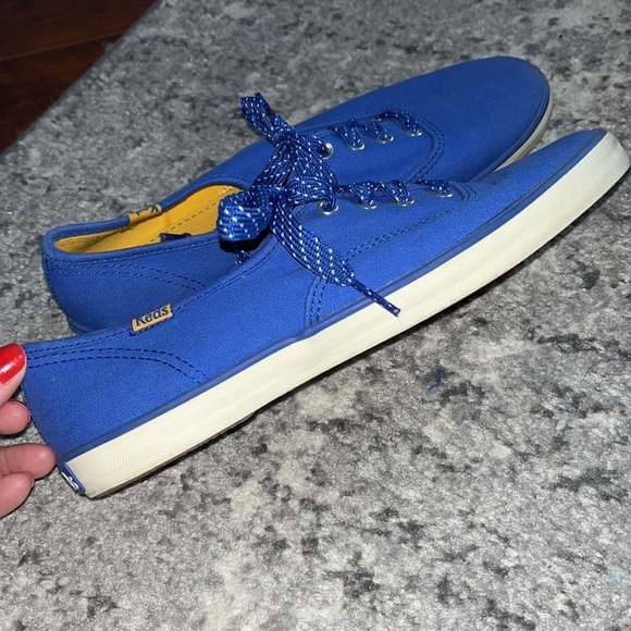 Keds sneakers - Lightly worn. Size 8 - Picture 2 of 5